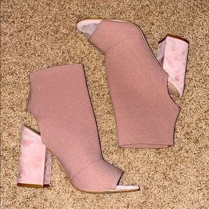 Steve Madden Open Toed Fitted Heels.